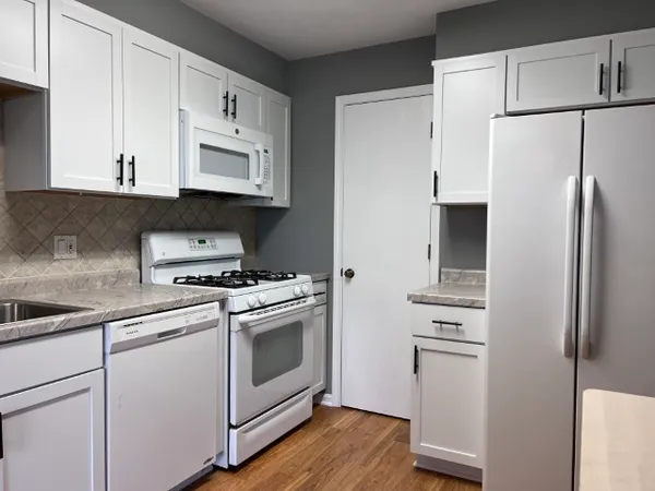 $2,200 | 1201 Williams Port Drive, Unit 2, Westmont, IL 60559