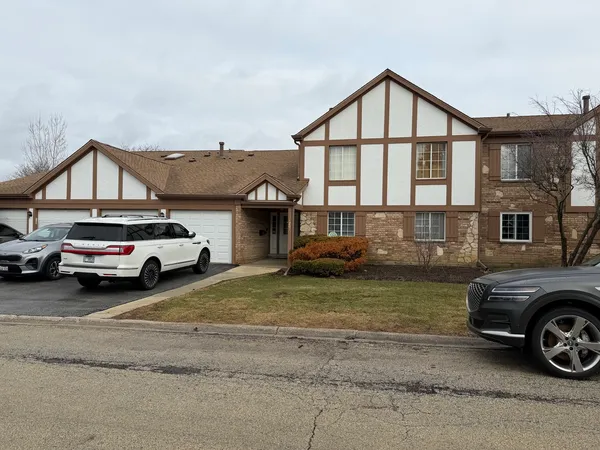 $2,200 | 1201 Williams Port Drive, Unit 2, Westmont, IL 60559