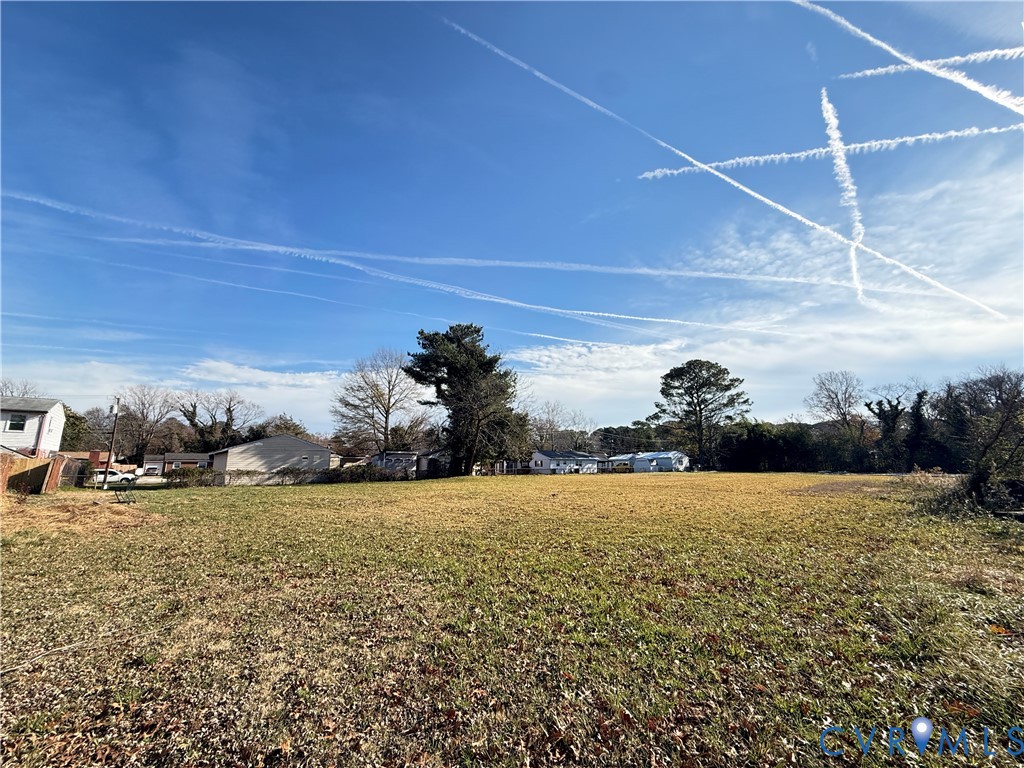 623 B Fairfield Boulevard Hampton, VA 23669 - Photo 3 of 10 a view of a yard with an outdoor space
