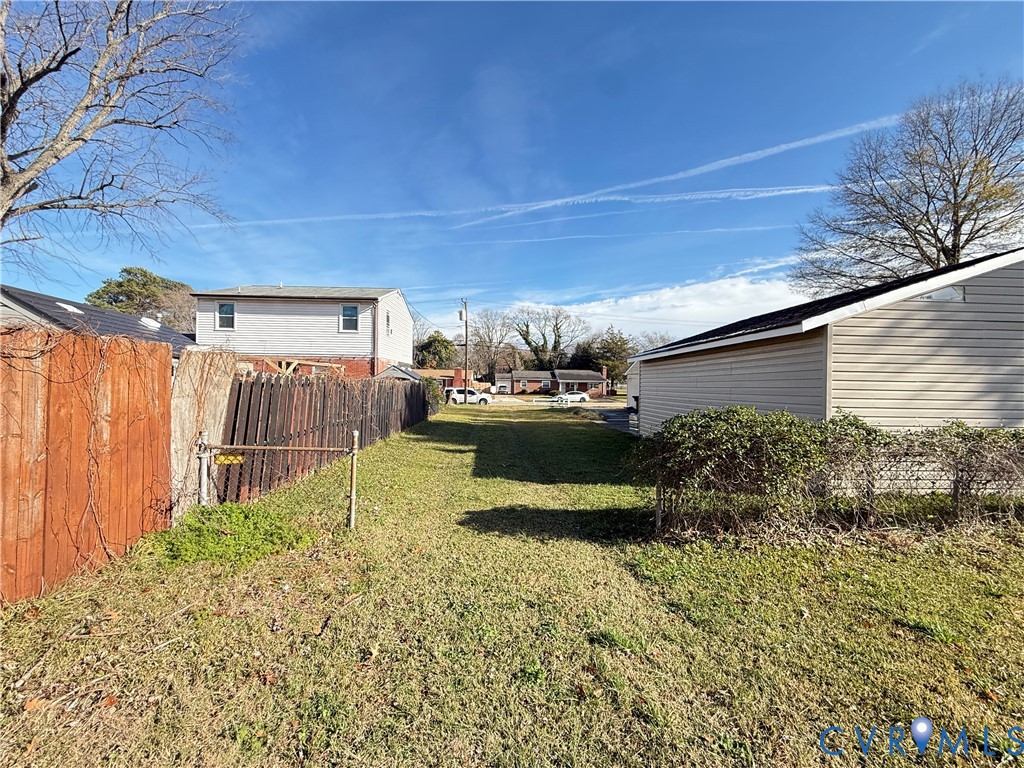623 B Fairfield Boulevard Hampton, VA 23669 - Photo 6 of 10 a view of backyard with plants and outdoor seating