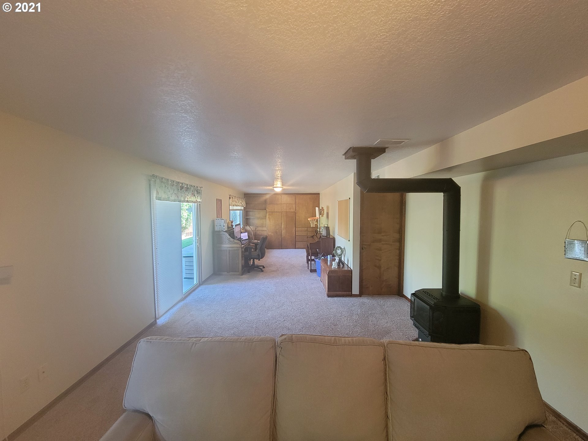 1902 Southwest Perkins Avenue Pendleton, OR 97801 - Photo 23 of 32 a living room with furniture and a window