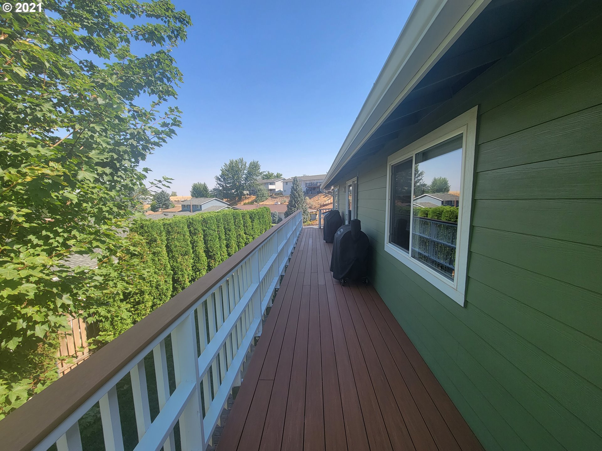 1902 Southwest Perkins Avenue Pendleton, OR 97801 - Photo 28 of 32 a view of balcony with wooden floor