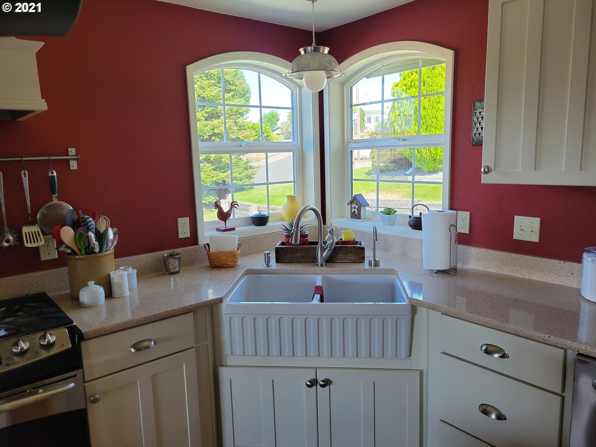 1902 Southwest Perkins Avenue Pendleton, OR 97801 - Photo 10 of 32 a kitchen with stainless steel appliances granite countertop a sink a stove and a wooden floors