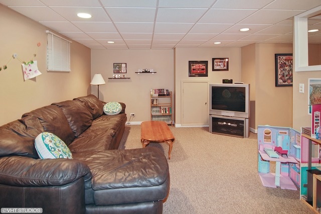 411 Uvedale Road Riverside, IL 60546 - Photo 14 of 16