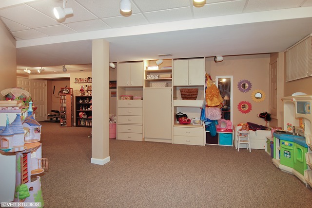 411 Uvedale Road Riverside, IL 60546 - Photo 15 of 16