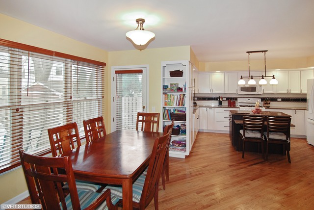 411 Uvedale Road Riverside, IL 60546 - Photo 4 of 16
