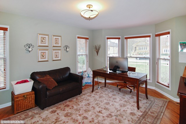 411 Uvedale Road Riverside, IL 60546 - Photo 5 of 16
