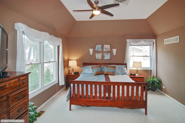 411 Uvedale Road Riverside, IL 60546 - Photo 8 of 16