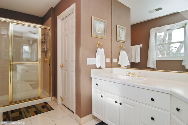 411 Uvedale Road Riverside, IL 60546 - Photo 9 of 16
