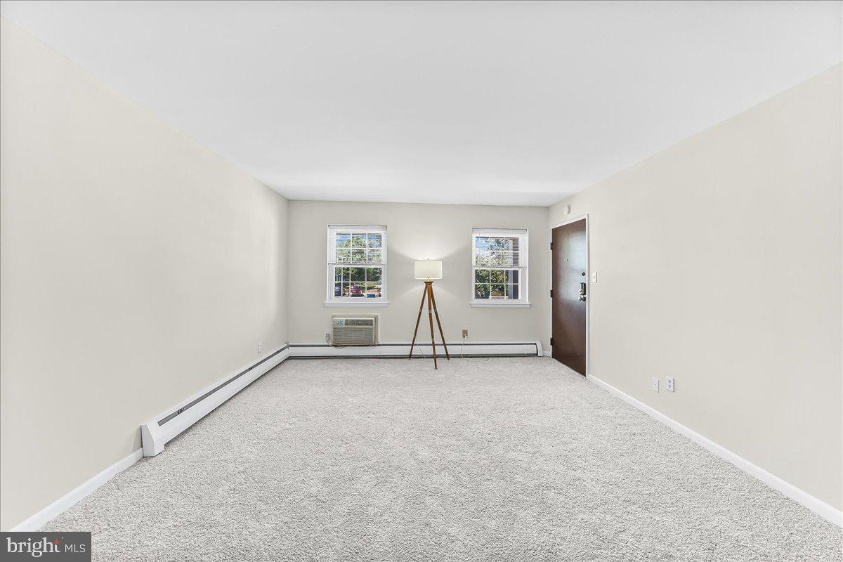 4701 Pennell Road, Unit D8 Aston, PA 19014 - Photo 4 of 25 Living room view