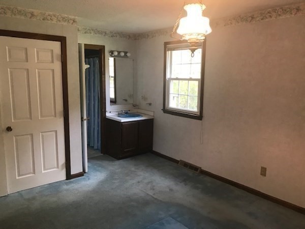 224 Queens Brook Road Pembroke, MA 02359 - Photo 6 of 12 Gallery Image 6