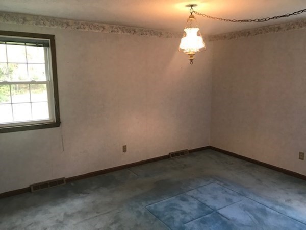 224 Queens Brook Road Pembroke, MA 02359 - Photo 8 of 12 Gallery Image 8
