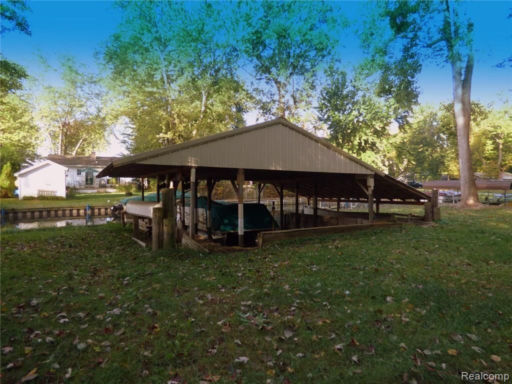 11070 Mcgregor Road Pinckney, MI 48169 - Photo 3 of 30 3 BOAT HOUSE.JPG