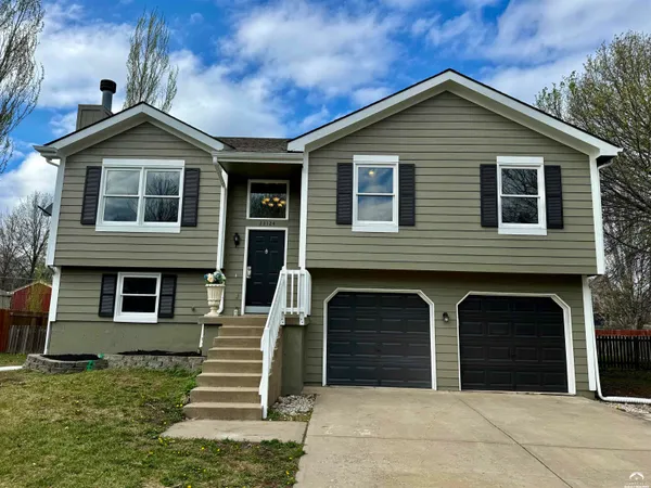 $355,000 | 33124 West 87th Terrace, De Soto, KS 66018