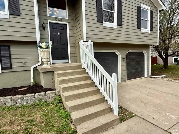 $355,000 | 33124 West 87th Terrace, De Soto, KS 66018