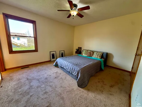 $355,000 | 33124 West 87th Terrace, De Soto, KS 66018