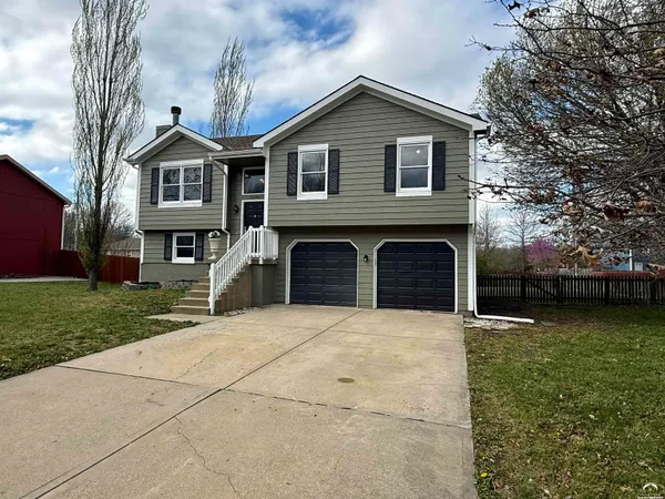 $355,000 | 33124 West 87th Terrace, De Soto, KS 66018