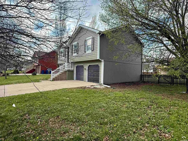 $355,000 | 33124 West 87th Terrace, De Soto, KS 66018