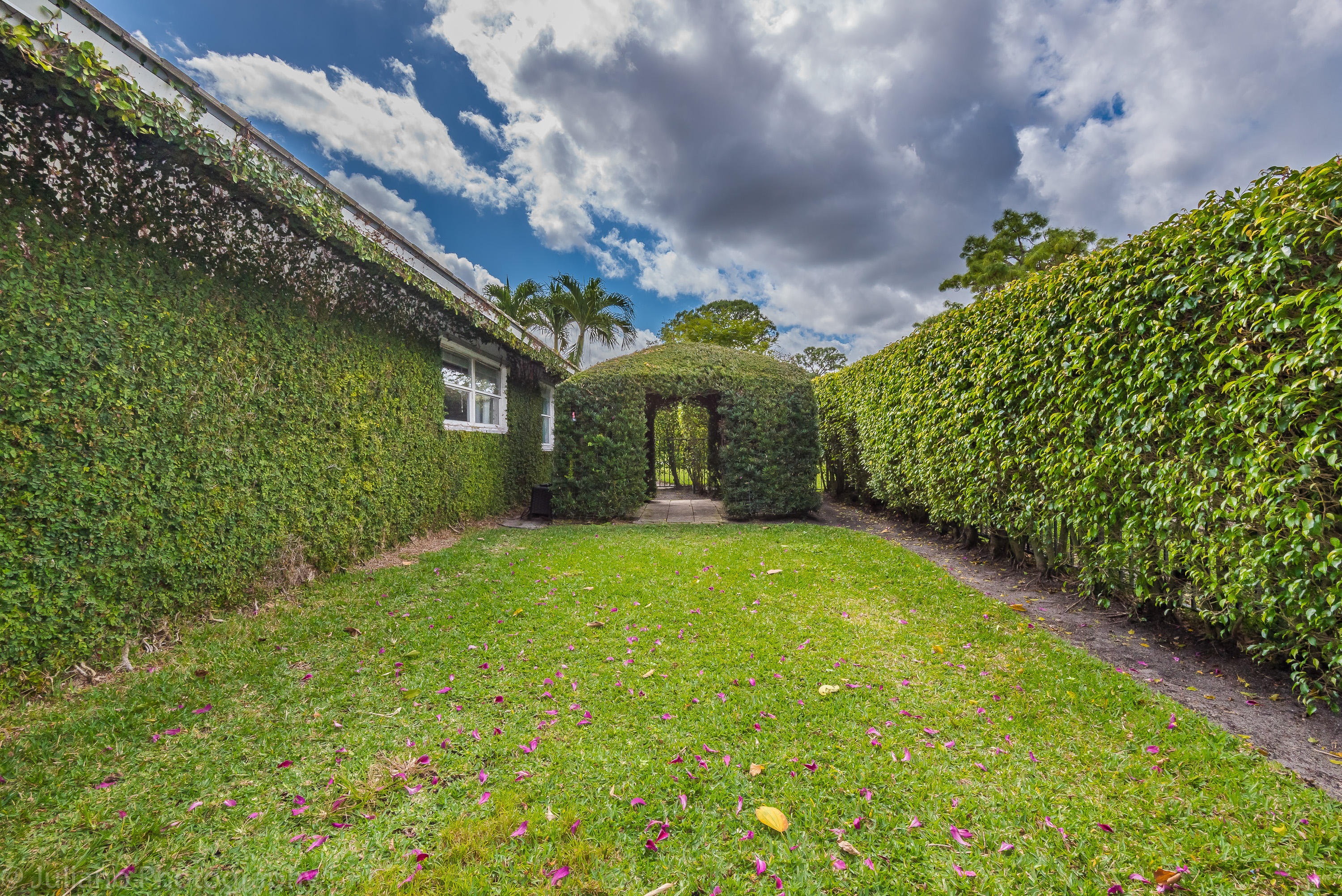 6813 Giralda Circle Boca Raton, FL 33433 - Photo 33 of 36 Side Yard