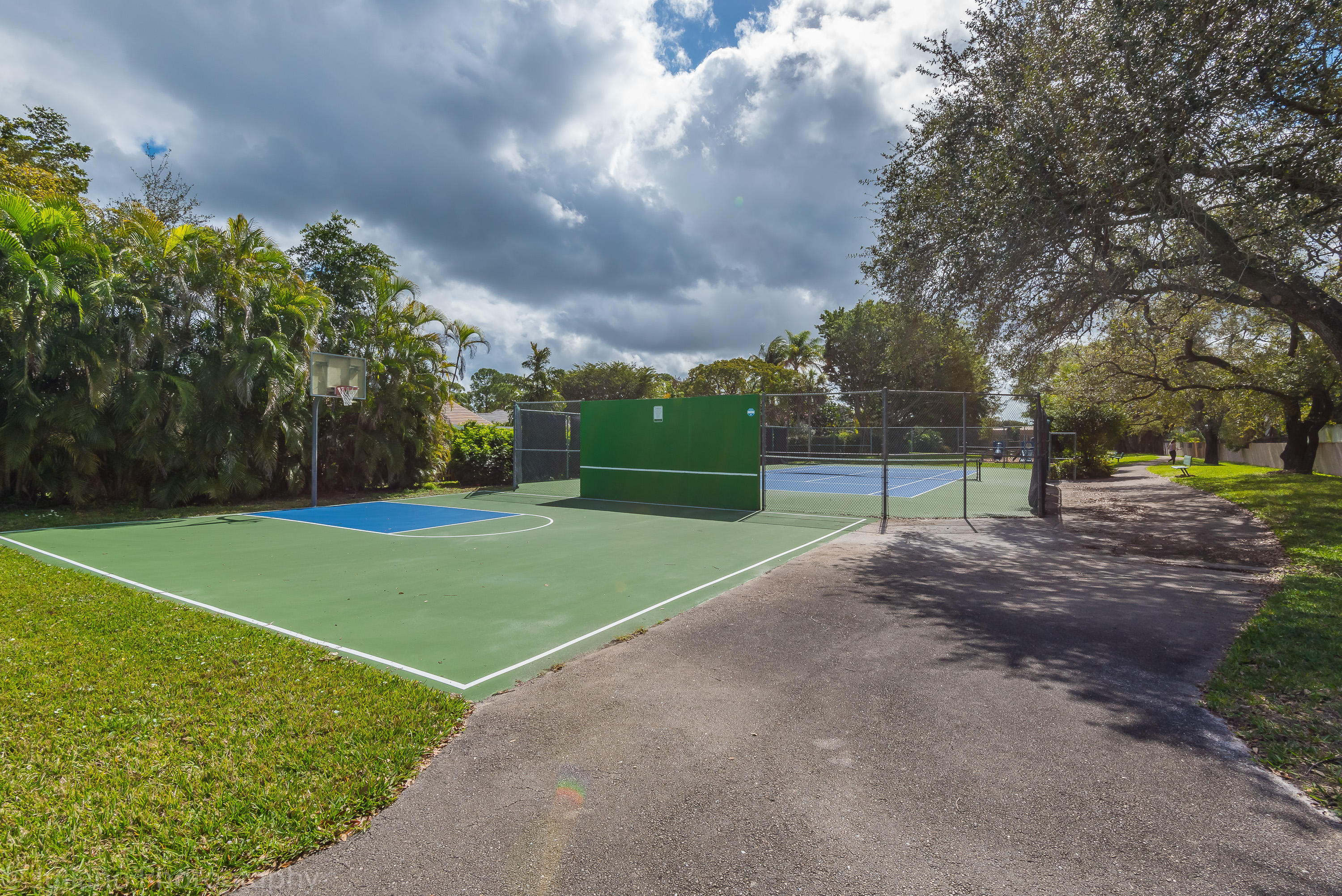 6813 Giralda Circle Boca Raton, FL 33433 - Photo 35 of 36 Community Common Area
