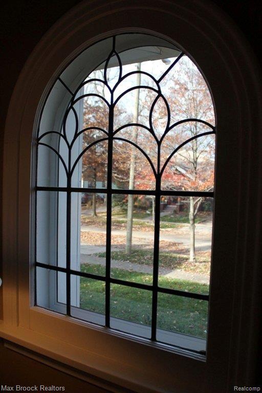 28 Devonshire Road Pleasant Ridge, MI 48069 - Photo 5 of 23 Beautiful Leaded Glasswork