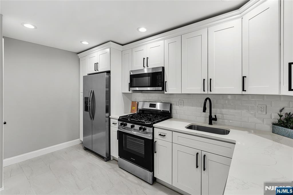 429 Wheatsheaf Road Roselle, NJ 07203 - Photo 15 of 39