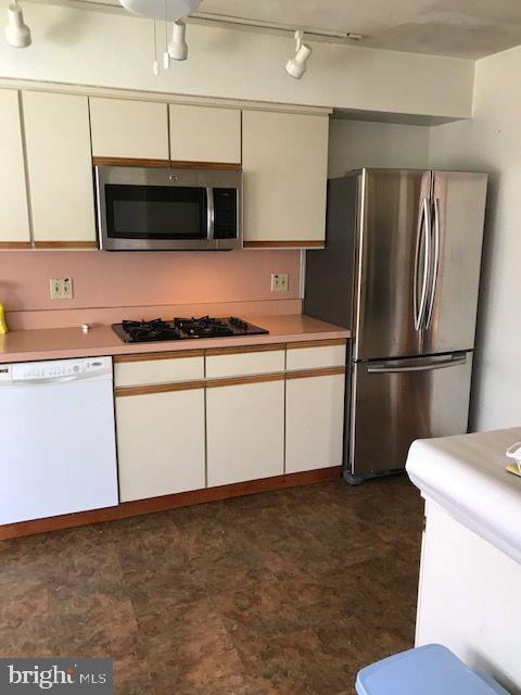 5 Parkview Road Stratford, NJ 08084 - Photo 5 of 16