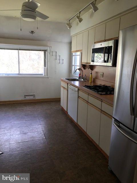 5 Parkview Road Stratford, NJ 08084 - Photo 7 of 16