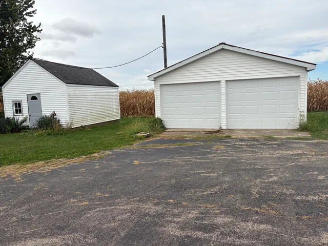 $384,900 | 1151 Melugins Grove Road, Compton, IL 61318