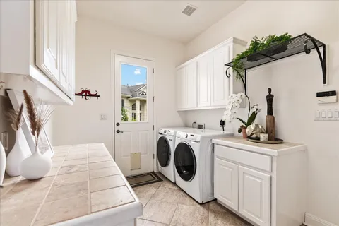 $1,100,000 | 37 Autumn Oaks Drive, The Hills, TX 78738