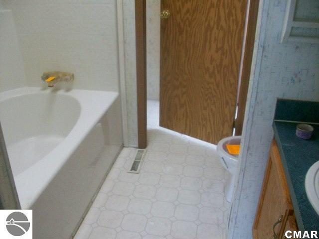 8676 Edgar Road Lakeview, MI 48850 - Photo 7 of 9 1768794-6.JPG