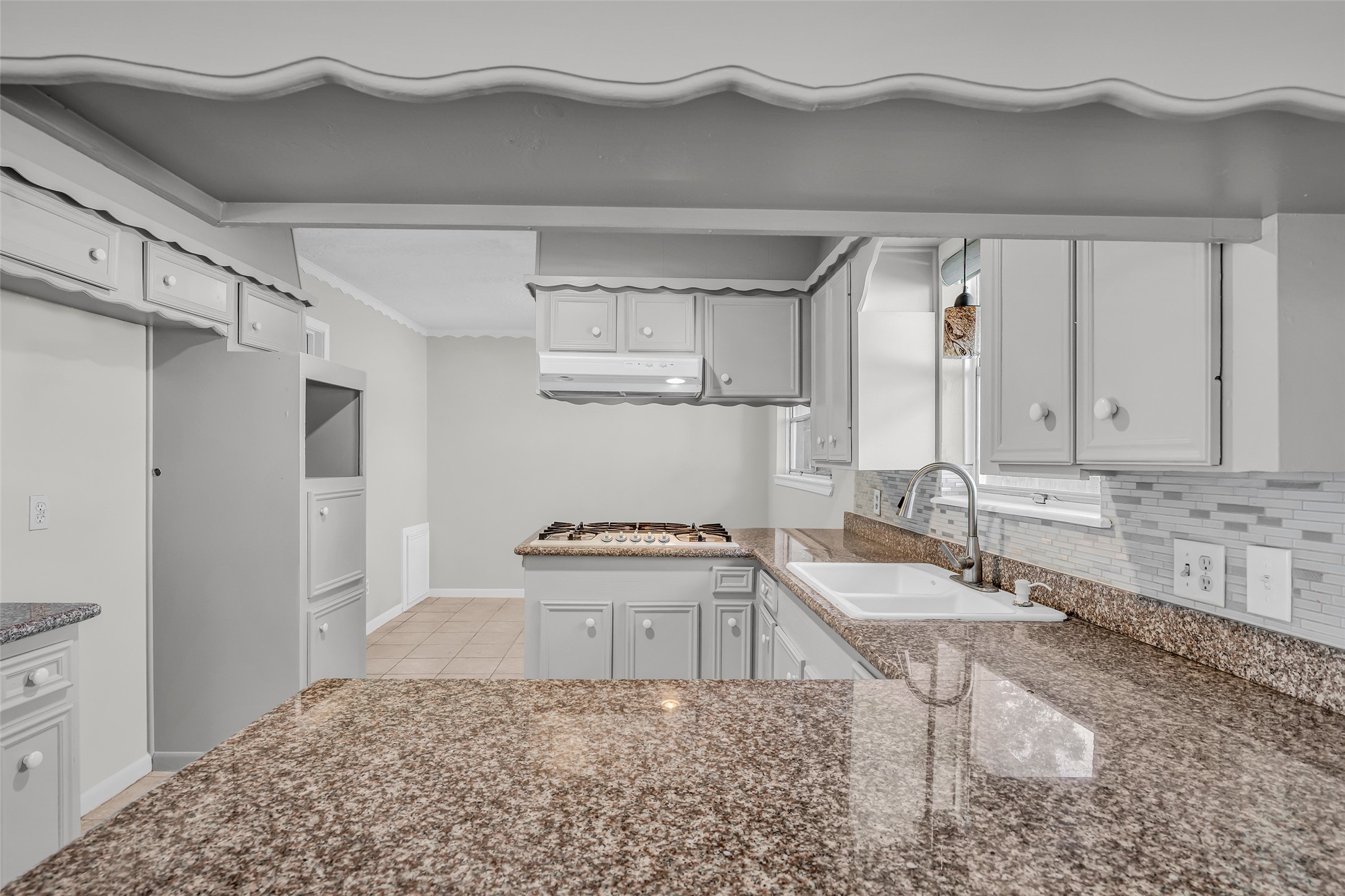 2808 Burke Road Pasadena, TX 77502 - Photo 14 of 40 Gorgeous granite counters