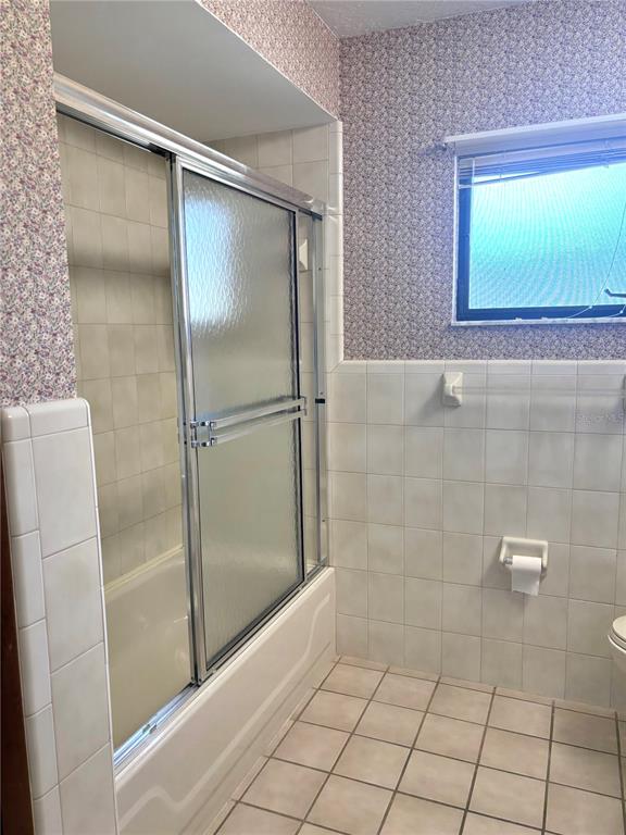 324 Alemander Avenue DeBary, FL 32713 - Photo 15 of 40 a bathroom with a glass shower door