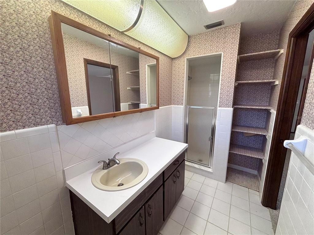 324 Alemander Avenue DeBary, FL 32713 - Photo 21 of 40 a bathroom with a sink and a mirror