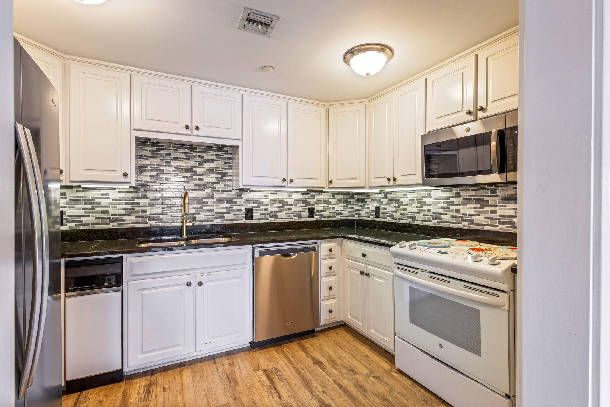 1 7th Street, Unit 805 Augusta, GA 30901 - Photo 25 of 66 25-web-or-mls-1 7th Street Kitchen-8