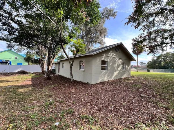 $1,700 | 107 Oakland Drive, DeLand, FL 32720