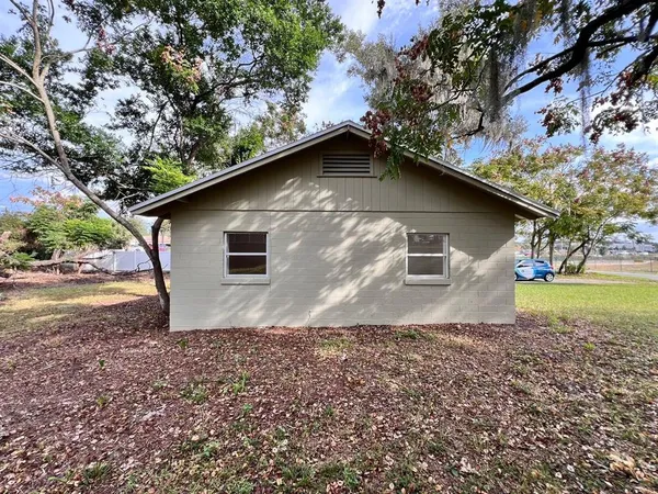 $1,700 | 107 Oakland Drive, DeLand, FL 32720