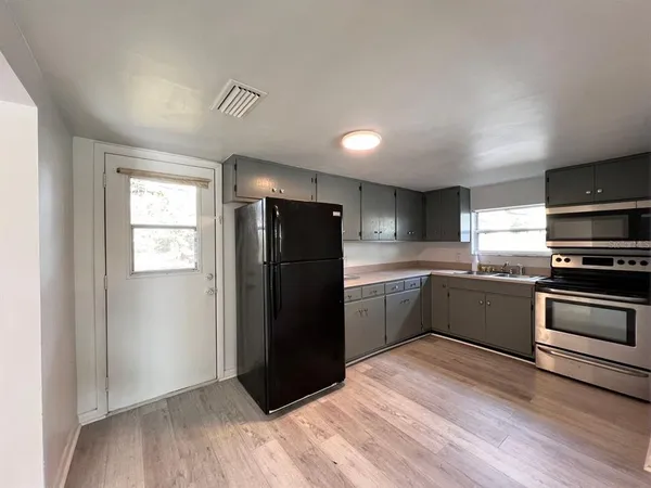 $1,700 | 107 Oakland Drive, DeLand, FL 32720