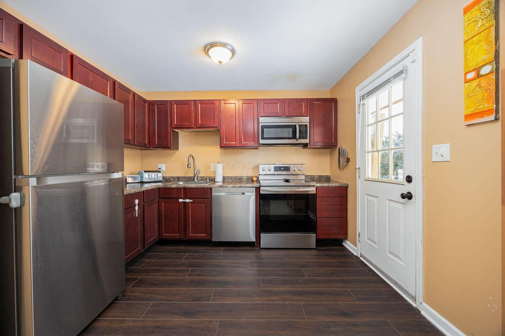 1881 Woodcrest Road Columbus, OH 43232 - Photo 13 of 45 12