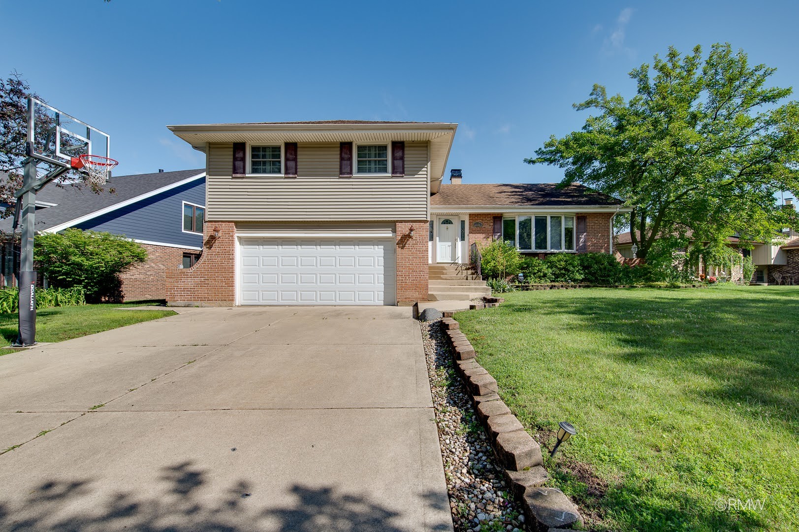 1233 Hickory Trail Addison, IL 60101 - Photo 2 of 36