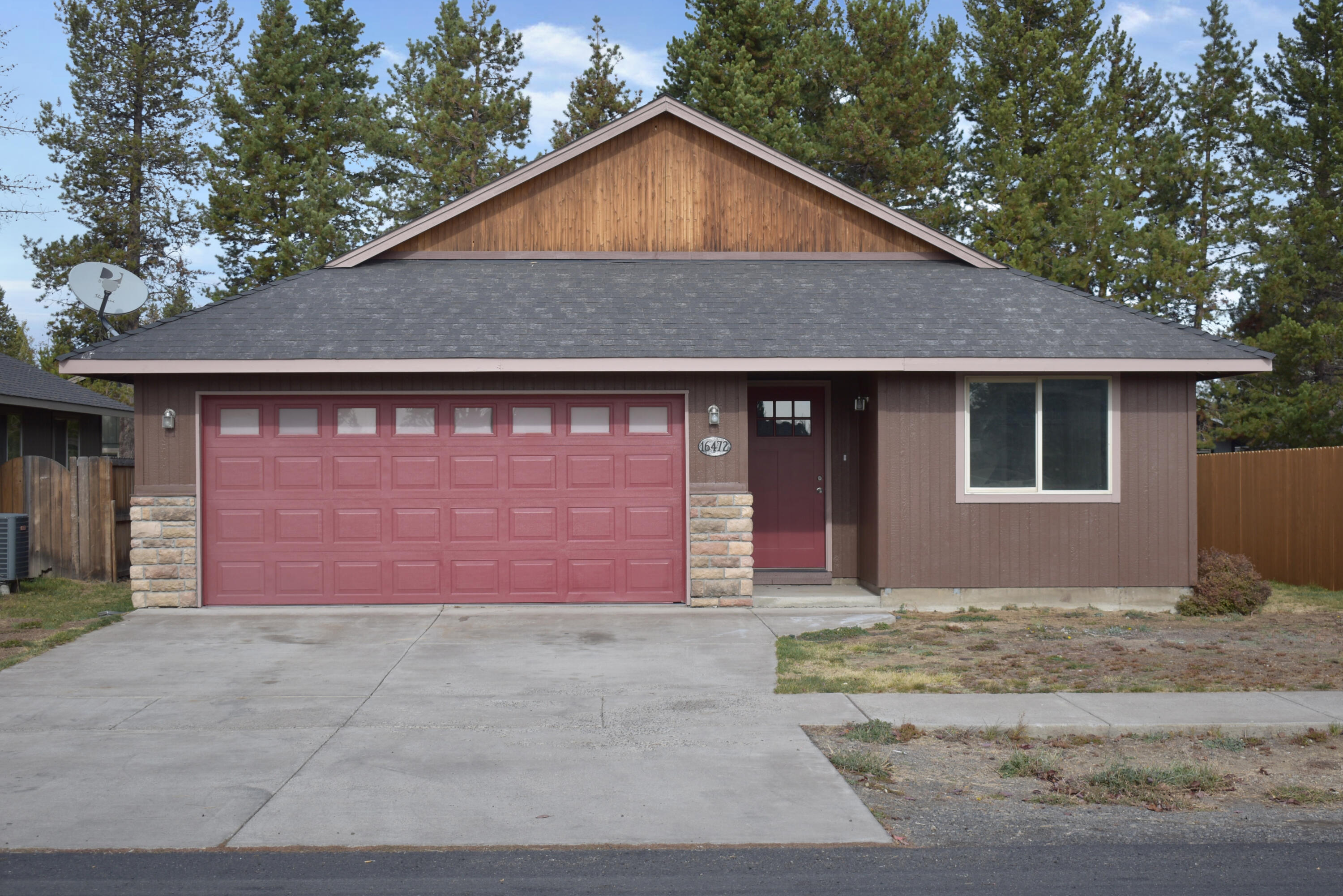 16472 Riley Drive La Pine, OR 97739 - Photo 1 of 23 Front of house