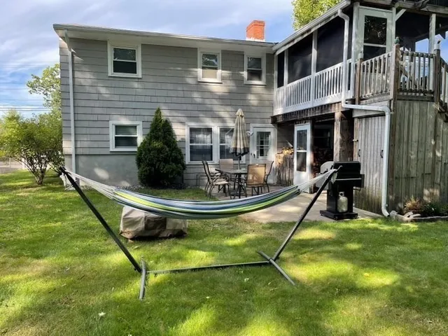 a view of a house with backyard