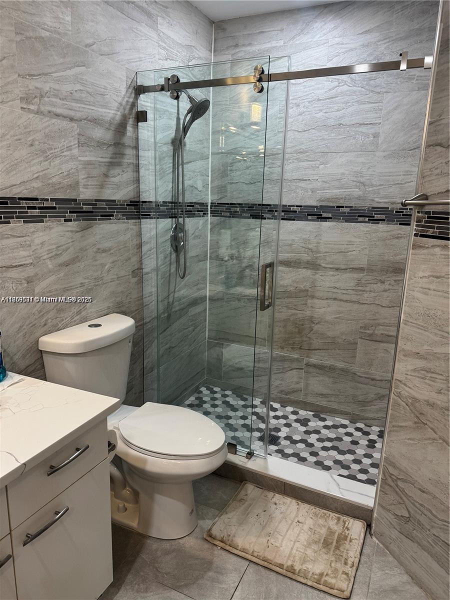5133 Brisata Circle, Unit L Boynton Beach, FL 33437 - Photo 26 of 42 a bathroom with a toilet and a shower