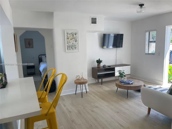 $1,800 | 1560 Northeast 145th Street, Unit 1, Miami, FL 33161