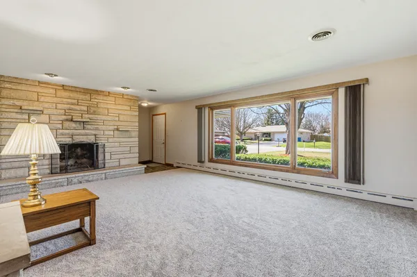 $359,900 | 3300 Caroline Drive, Joliet, IL 60435