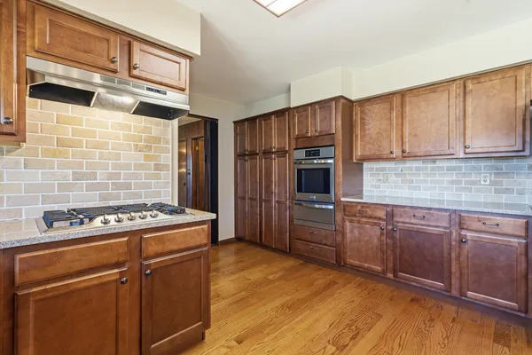 $359,900 | 3300 Caroline Drive, Joliet, IL 60435