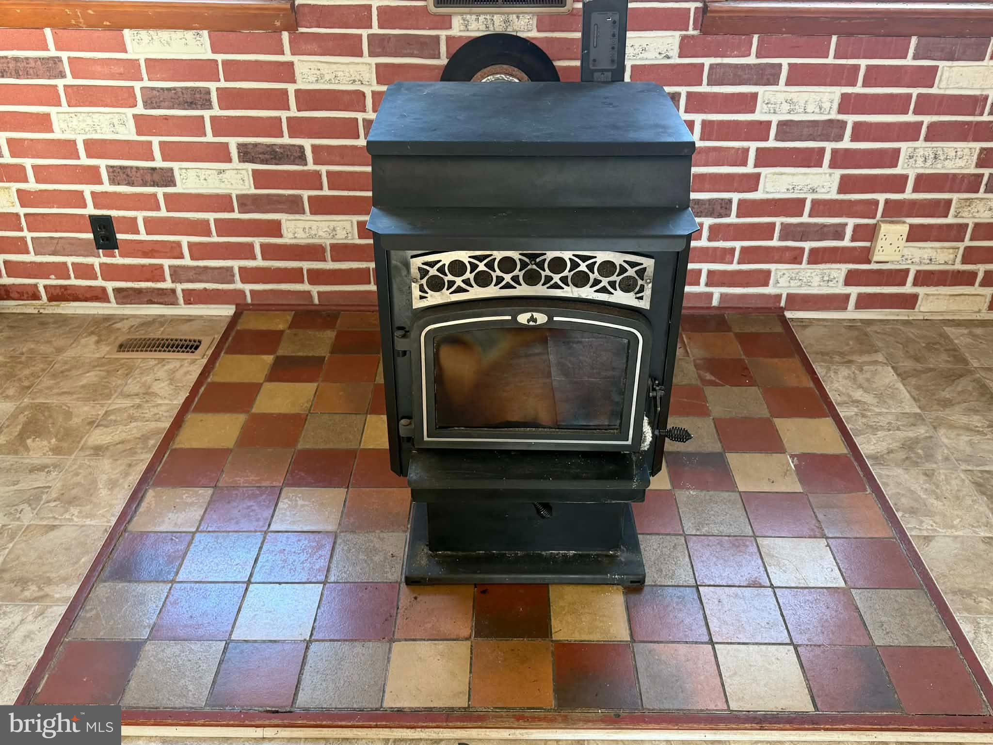 7366 River Road Westover, MD 21871 - Photo 12 of 21 Pellet Stove