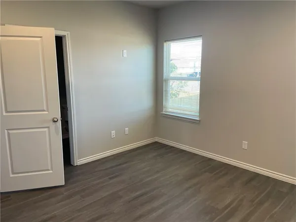 $1,700 | 207 Peruna Drive, Marble Falls, TX 78654