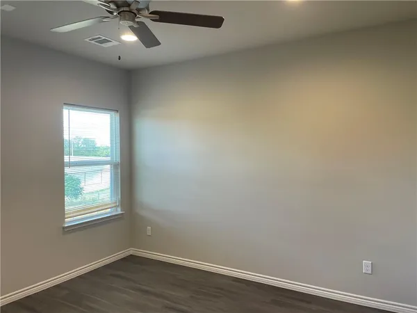 $1,700 | 207 Peruna Drive, Marble Falls, TX 78654