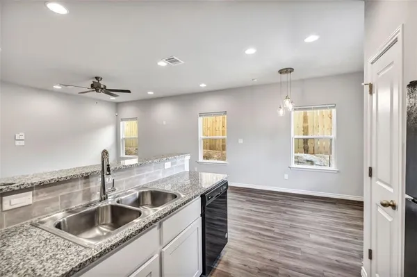 $1,700 | 207 Peruna Drive, Marble Falls, TX 78654